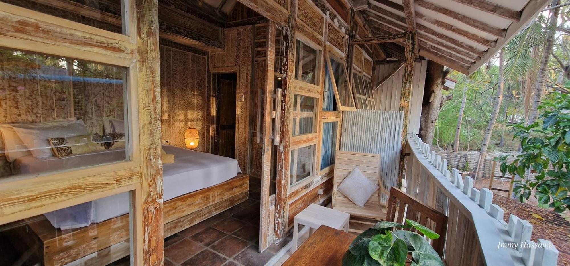 Villas Light House - Eco-Traditional Joglo Gili Trawangan Exterior photo