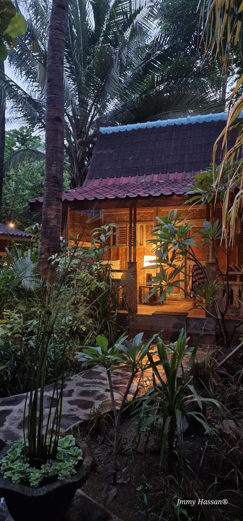 Villas Light House - Eco-Traditional Joglo Gili Trawangan Exterior photo